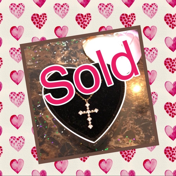 ✨gorgeous Cross Necklace NIB✨ - Picture 1 of 3